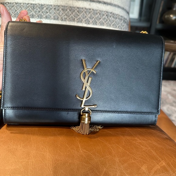 Saint Laurent Medium Monogram Kate Tassel Bag in Black with gold hardware - Picture 14 of 16
